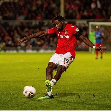 El fenómeno del Wrexham de Ryan Reynolds, con Jacob Mendy