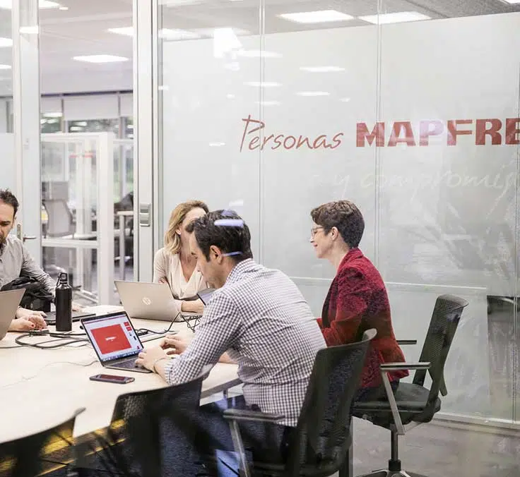 Mapfre abonará una paga única de 350 euros a sus empleados en España para mitigar la actual situación económica