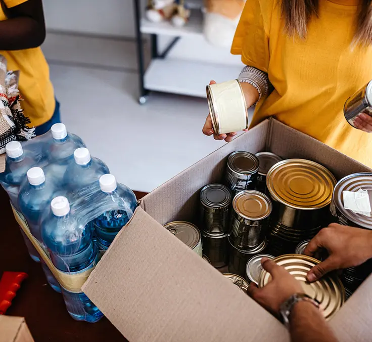 Los voluntarios de Mapfre entregan más de 9 toneladas de alimentos a personas en riesgo de exclusión social