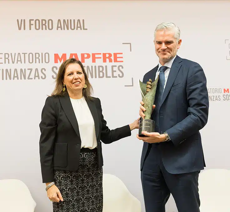 Mapfre homenageia Schneider por seu trabalho na inclusão profissional de pessoas com deficiência