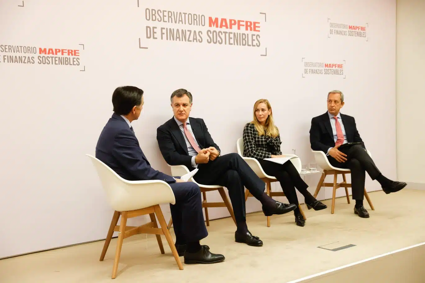 Mesa redonda 'Educación, sostenibilidad e inclusión financiera' en el VI Foro del Observatorio Mapfre de Finanzas Sostenibles