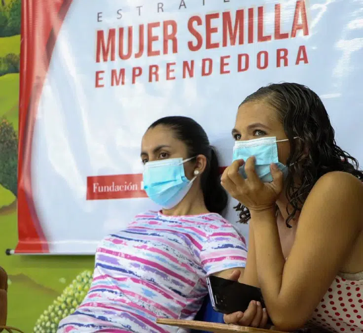 A Fundación MAPFRE distribui kits e dá formação a 200 mulheres chefes de família na Colômbia